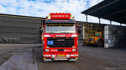 20251019-Tom-Holding-00624